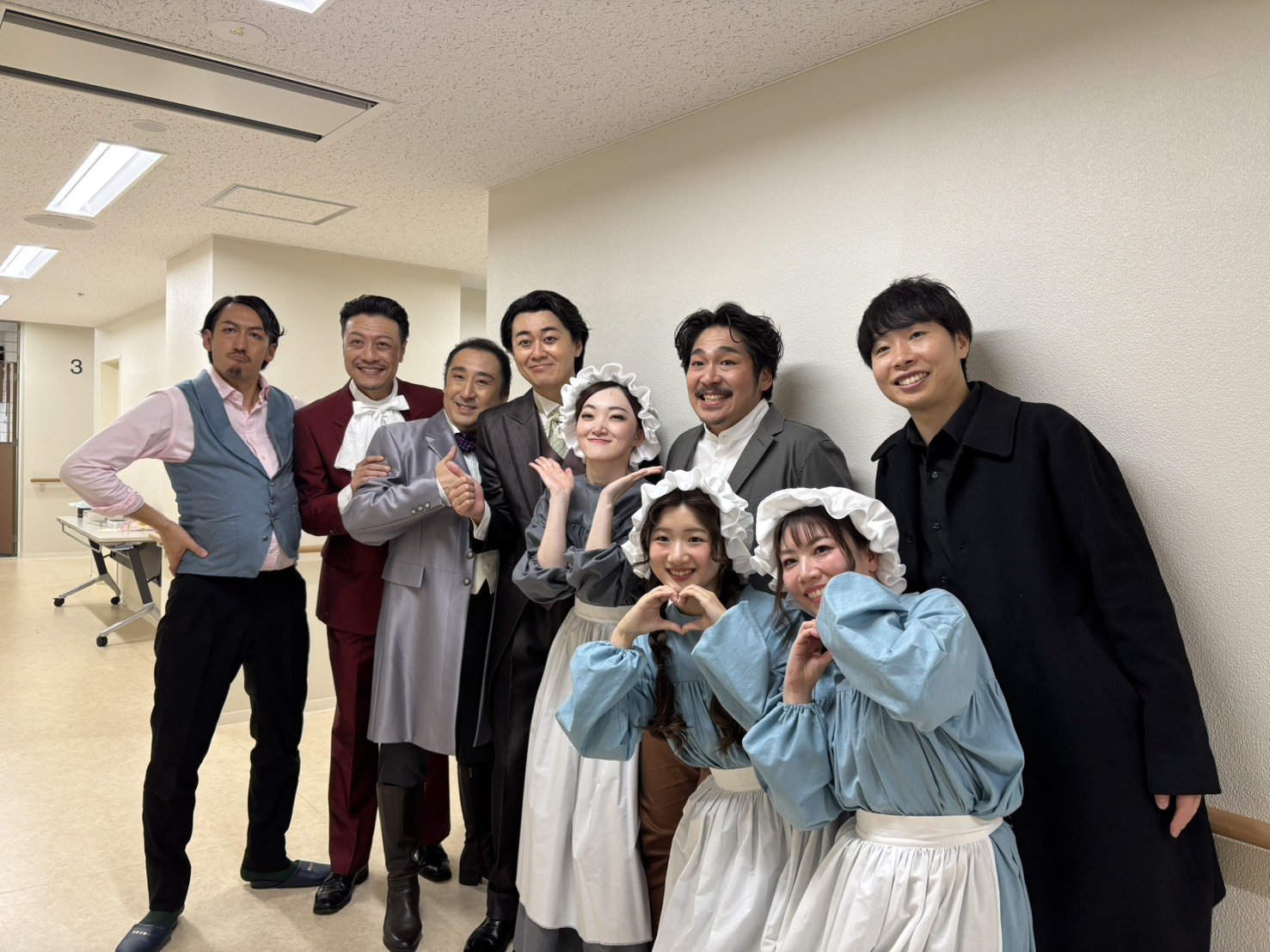 オペラ公演 出演者との記念写真（舞台衣装）